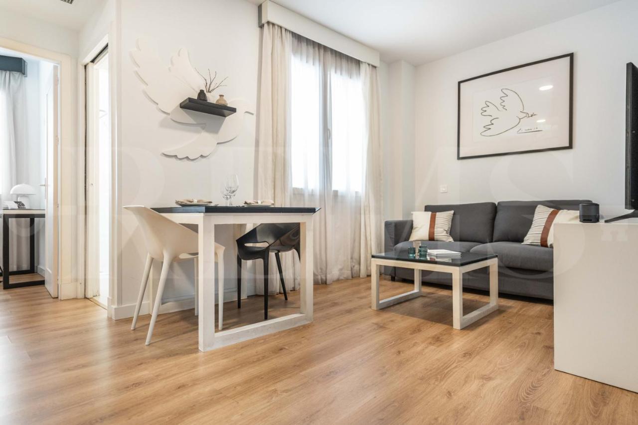 Inviting Duplex In Front Of Picasso Museum By Rems Apartment Malaga Bagian luar foto
